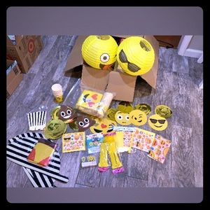 Emoji party supplies